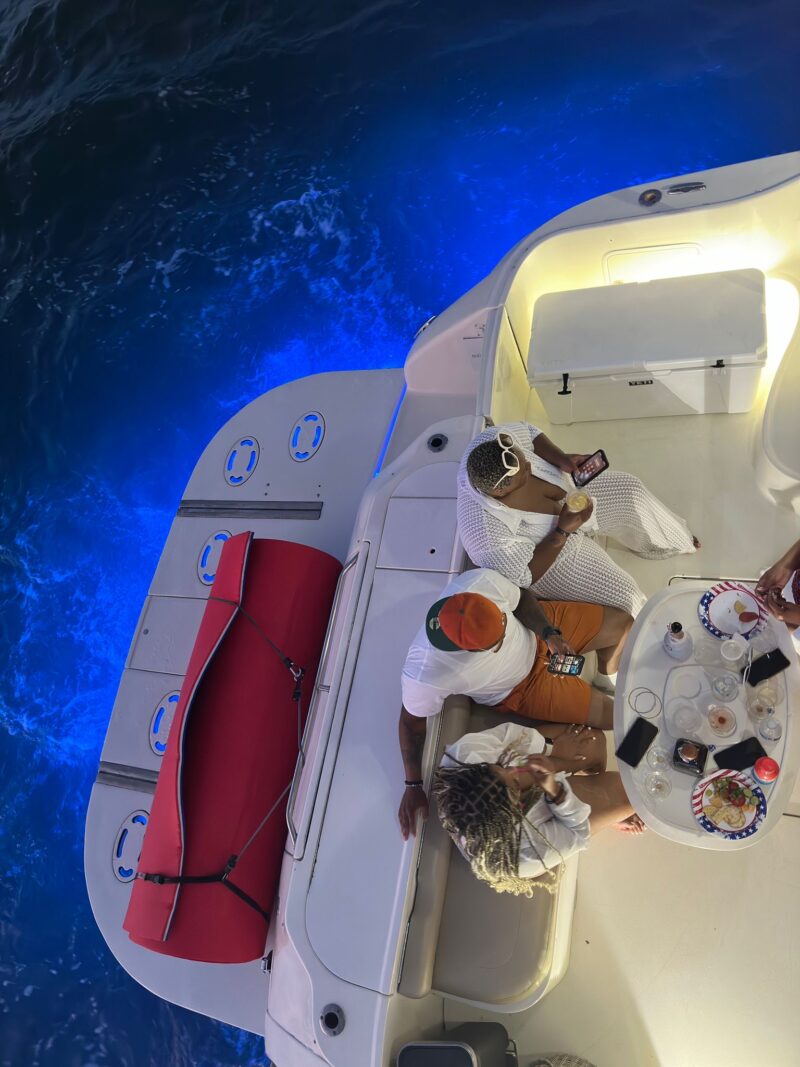 54FT Sea Ray Flybridge available in Miami with 2 JET SKIS INCLUDES for one hrs. - Image 10